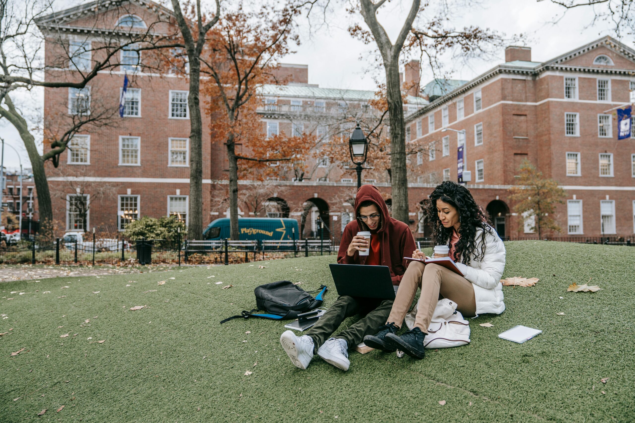 7 Best Sites to Read Student Housing Reviews Before You Sign